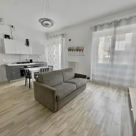 Lägenhet Centralissimo Sul Mare - 2 E 2 Bagni - 6 Posti Letto Pescara