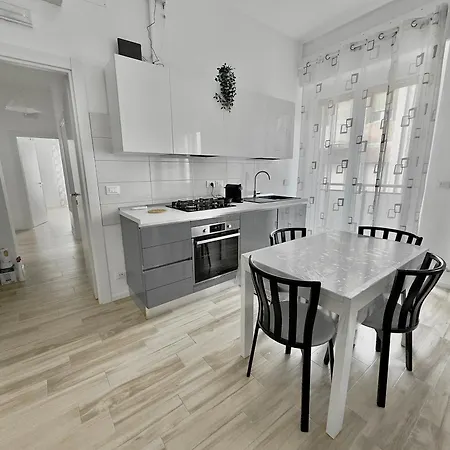 Lägenhet Centralissimo Sul Mare - 2 E 2 Bagni - 6 Posti Letto