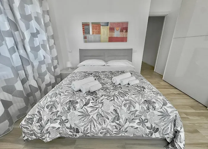 Apartment Centralissimo Sul Mare - 2 E 2 Bagni - 6 Posti Letto *